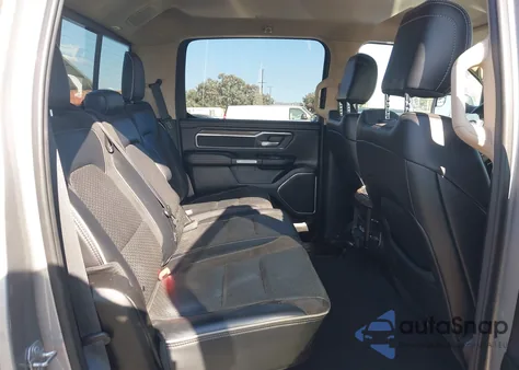 2019 Ram 1500 Laramie 4X2 5'7 Box z USA, uszkodzony, nr VIN 1C6RREJT4KN798549